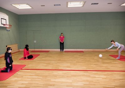 Teilnehmerinnen beim Torball Spiel