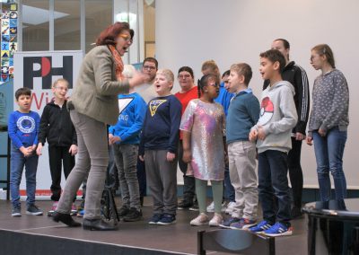 Chor singt