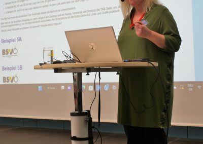 Frau Dr. Buchner-Sabathy beim Vortrag
