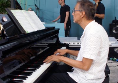 Walter Bass am Klavier