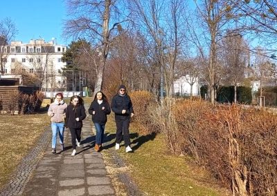 Screenshot: Schüler der HAS3 joggen durch den Garten des BBI.