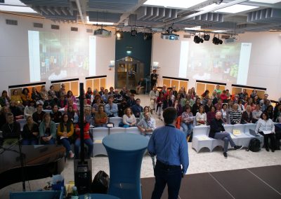 Vortrag 1 von Mag. Thomas Hill, mit Blick in das Auditorium.